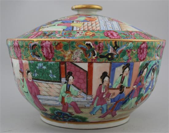 Chinese Canton-decorated famille rose bowl and cover, c.1830, diam. 25cm, bowl lacking handle(-)